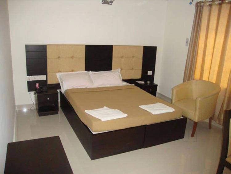 Seaqueen Residency Hotel Madras Buitenkant foto